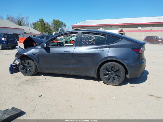 2024 Tesla Model Y Long Range Dual Motor All-wheel Drive მანქანა იყიდება აუქციონზე, vin: 7SAYGDEE7RA299673, აუქციონის ნომერი: 44929804