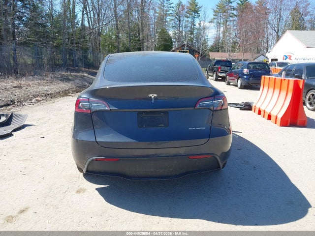 2024 Tesla Model Y Long Range Dual Motor All-wheel Drive მანქანა იყიდება აუქციონზე, vin: 7SAYGDEE7RA299673, აუქციონის ნომერი: 44929804