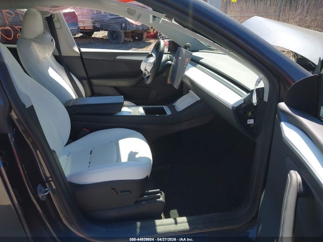 2024 Tesla Model Y Long Range Dual Motor All-wheel Drive მანქანა იყიდება აუქციონზე, vin: 7SAYGDEE7RA299673, აუქციონის ნომერი: 44929804