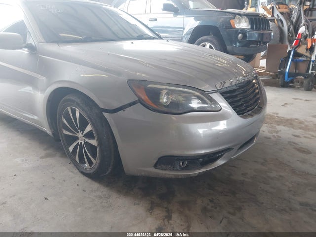 Продажа на аукционе авто 2013 Chrysler 200 Touring, vin: 1C3CCBBG4DN716889, номер лота: 44929823