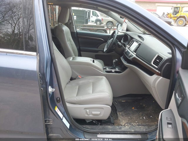 Продажа на аукционе авто 2016 Toyota Highlander Limited V6, vin: 5TDDKRFH6GS344680, номер лота: 44929967