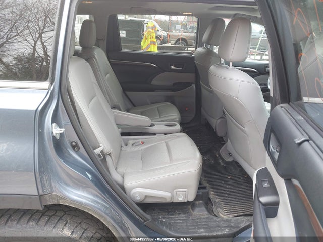 Продажа на аукционе авто 2016 Toyota Highlander Limited V6, vin: 5TDDKRFH6GS344680, номер лота: 44929967