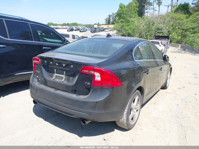 2013 Volvo S60 T5 მანქანა იყიდება აუქციონზე, vin: YV1612FS8D2233592, აუქციონის ნომერი: 44930269