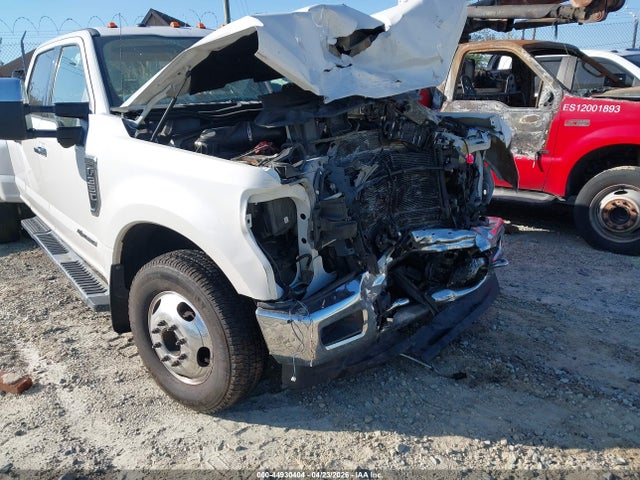 1FT8W3DTXJEC52124 Ford F-350 Lariat