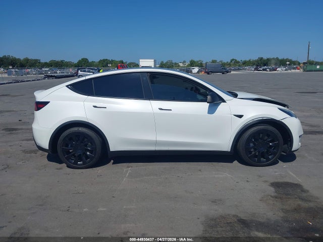 Продаж на аукціоні авто 2021 Tesla Model Y Standard Range Rear-wheel Drive, vin: 5YJYGDED2MF174998, номер лоту: 44930437