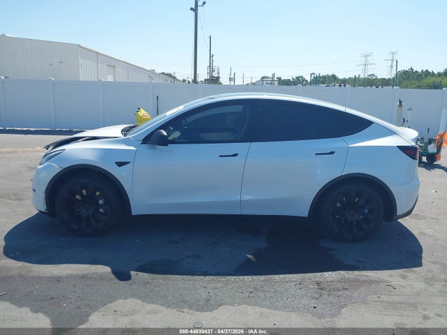 Продаж на аукціоні авто 2021 Tesla Model Y Standard Range Rear-wheel Drive, vin: 5YJYGDED2MF174998, номер лоту: 44930437