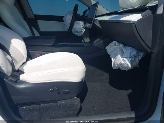 Продаж на аукціоні авто 2021 Tesla Model Y Standard Range Rear-wheel Drive, vin: 5YJYGDED2MF174998, номер лоту: 44930437