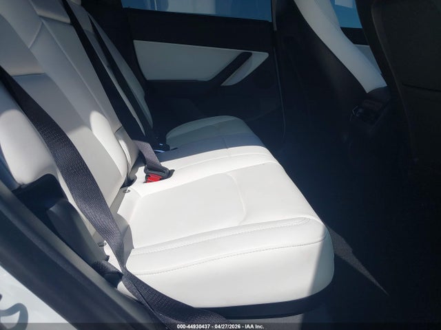 Продаж на аукціоні авто 2021 Tesla Model Y Standard Range Rear-wheel Drive, vin: 5YJYGDED2MF174998, номер лоту: 44930437