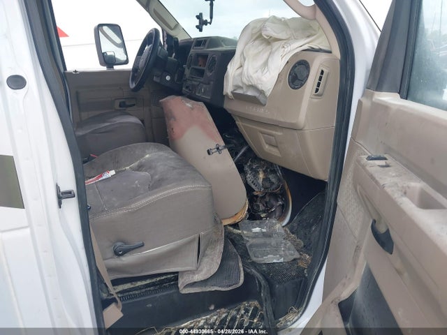 44930665 :رقم المزاد ، 1FDXE4FN3MDC24321 vin ، 2021 Ford E-450 Cutaway مزاد بيع