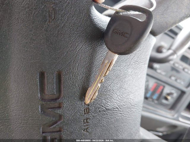 44930685 :رقم المزاد ، 1GTEC14V65E174495 vin ، 2005 Gmc Sierra 1500 Work Truck مزاد بيع