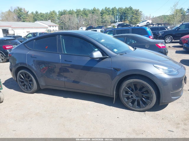 7SAYGDEE5NA009067 Tesla Model Y Long Range Dual Motor All-wheel Drive
