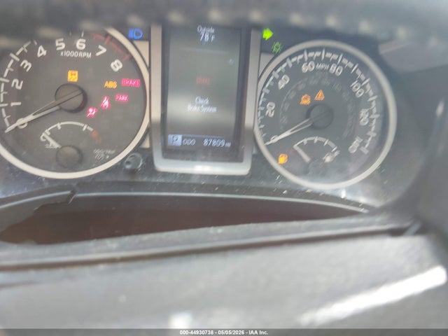 Продажа на аукционе авто 2017 Toyota Tacoma Sr5 V6, vin: 3TMCZ5AN8HM104870, номер лота: 44930738