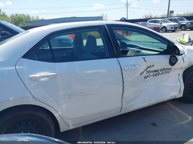 Aukcja sprzedaży 2016 Toyota Corolla Le, vin: 5YFBURHE6GP413557, numer aukcji: 44930792