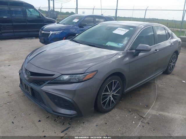 44930920 :رقم المزاد ، 4T1G11AK3NU672129 vin ، 2022 Toyota Camry Se مزاد بيع