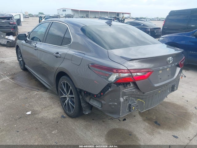44930920 :رقم المزاد ، 4T1G11AK3NU672129 vin ، 2022 Toyota Camry Se مزاد بيع