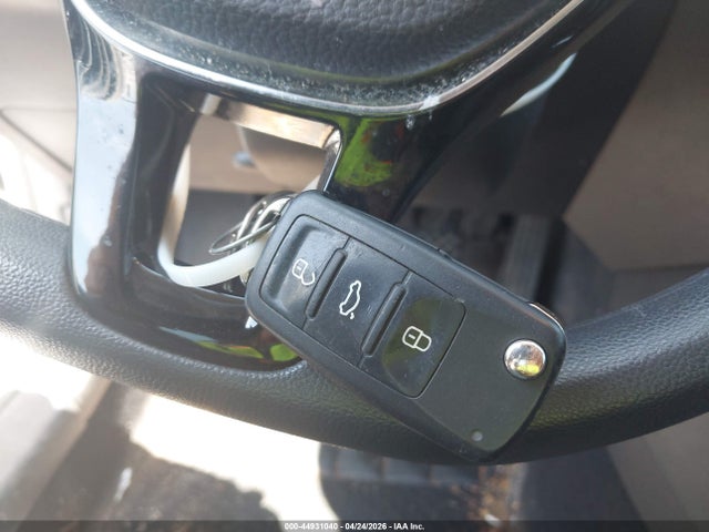 2015 Volkswagen Jetta 2.0l S მანქანა იყიდება აუქციონზე, vin: 3VW2K7AJ2FM336643, აუქციონის ნომერი: 44931040