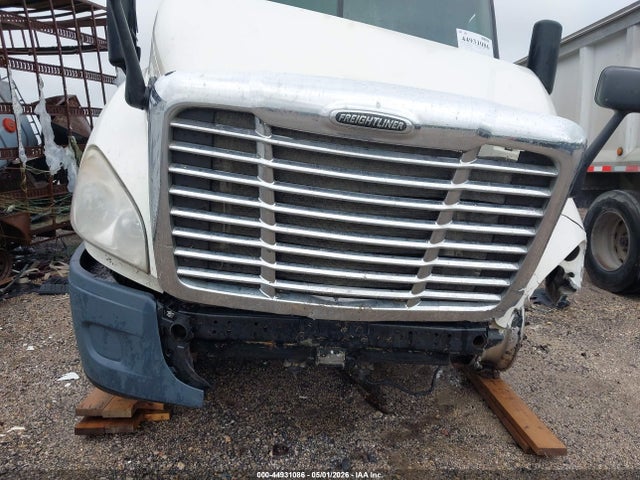 Auction sale of the 2017 Freightliner Cascadia 113, vin: 3AKJGHDV7HSHR2596, lot number: 44931086