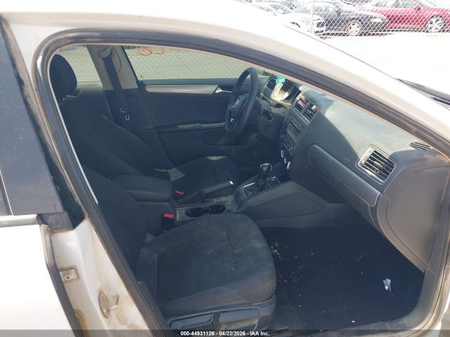 3VWD17AJ3FM258871 Volkswagen Jetta 1.8t Se