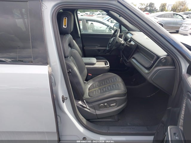 7PDSGABA0PN019590 Rivian R1s Adventure