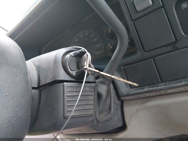 44931284 :رقم المزاد ، 1GTGC33F4WF014707 vin ، 1998 Gmc Sierra 3500 Hd Sl مزاد بيع