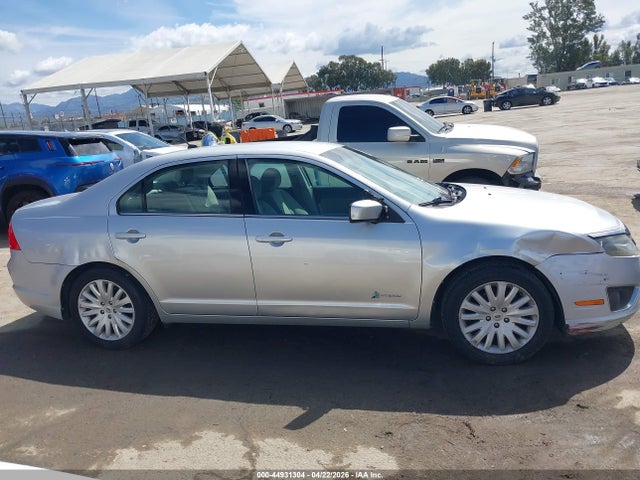 44931304 :رقم المزاد ، 3FADP0L38BR335485 vin ، 2011 Ford Fusion Hybrid مزاد بيع