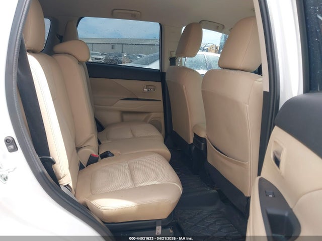 Продаж на аукціоні авто 2016 Mitsubishi Outlander Se, vin: JA4AD3A34GZ016379, номер лоту: 44931623