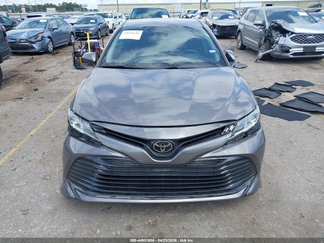 Продажа на аукционе авто 2018 Toyota Camry Le, vin: 4T1B11HK3JU019035, номер лота: 44931656
