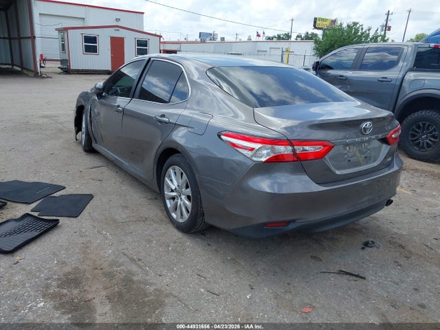 Продажа на аукционе авто 2018 Toyota Camry Le, vin: 4T1B11HK3JU019035, номер лота: 44931656
