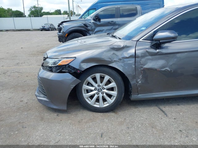 Продажа на аукционе авто 2018 Toyota Camry Le, vin: 4T1B11HK3JU019035, номер лота: 44931656
