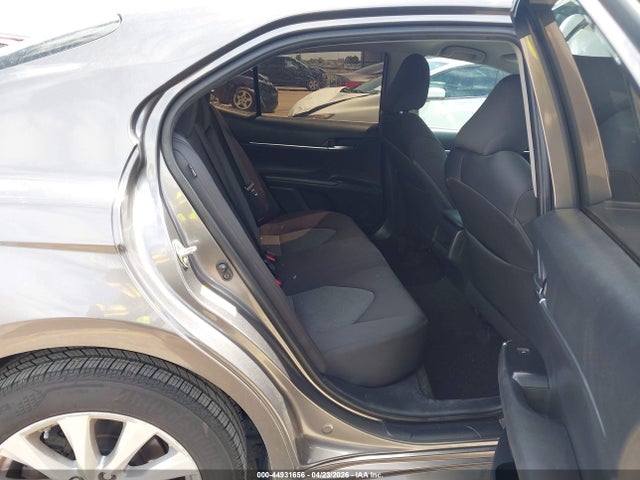 Продажа на аукционе авто 2018 Toyota Camry Le, vin: 4T1B11HK3JU019035, номер лота: 44931656