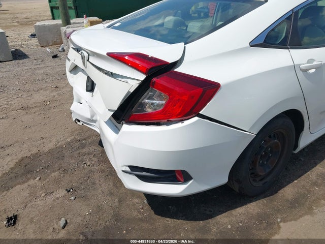 Продажа на аукционе авто 2018 Honda Civic Lx, vin: 19XFC2F66JE026233, номер лота: 44931690