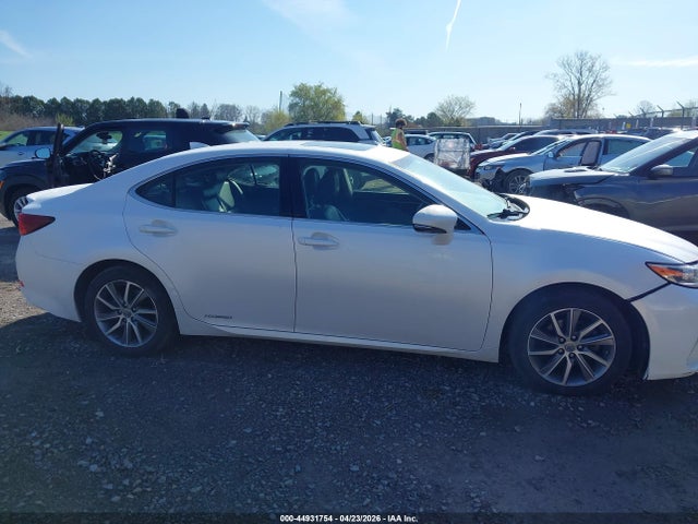 44931754 :رقم المزاد ، JTHBW1GG3G2105581 vin ، 2016 Lexus Es 300h مزاد بيع