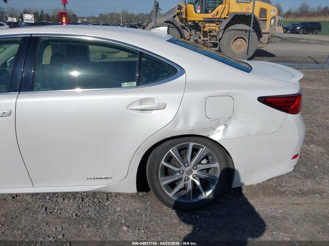 44931754 :رقم المزاد ، JTHBW1GG3G2105581 vin ، 2016 Lexus Es 300h مزاد بيع