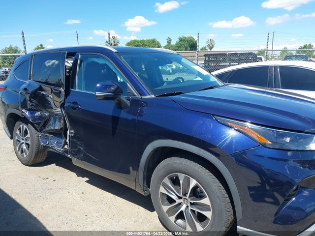 5TDHARAH0NS511320 Toyota Highlander Hybrid Xle
