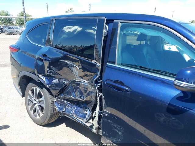 5TDHARAH0NS511320 Toyota Highlander Hybrid Xle