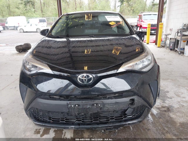 JTNKHMBX8M1102032 Toyota C-HR LE