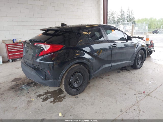 JTNKHMBX8M1102032 Toyota C-HR LE
