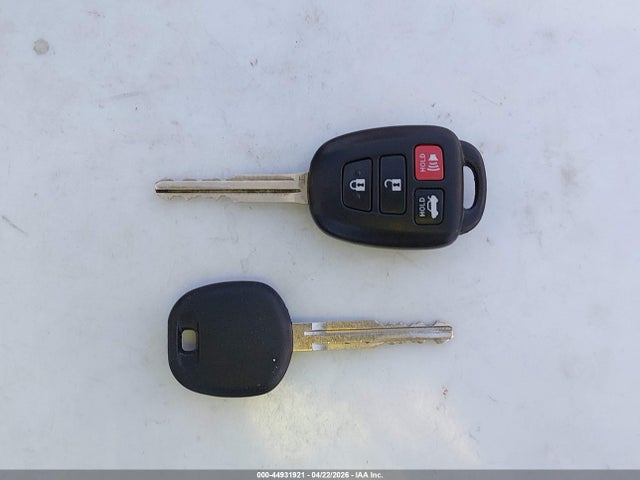5YFBURHE8KP926964 Toyota COROLLA LE
