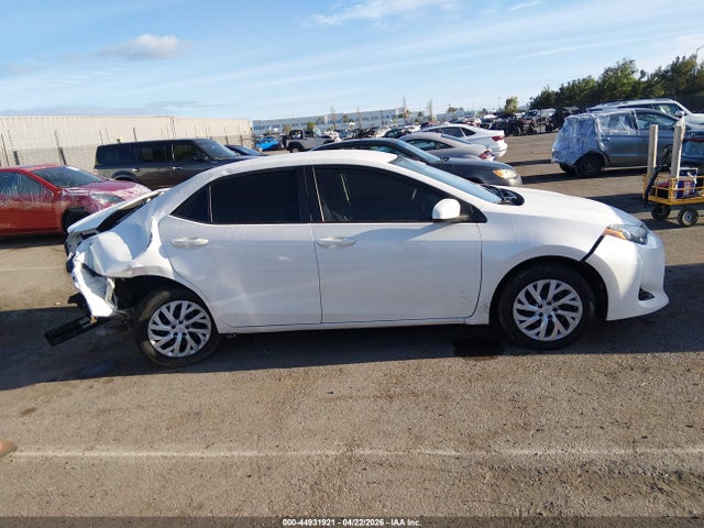 5YFBURHE8KP926964 Toyota COROLLA LE