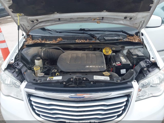 44932003 :رقم المزاد ، 2C4RC1BG2FR538230 vin ، 2015 Chrysler Town & Country Touring مزاد بيع