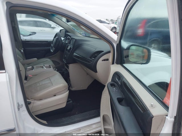 44932003 :رقم المزاد ، 2C4RC1BG2FR538230 vin ، 2015 Chrysler Town & Country Touring مزاد بيع