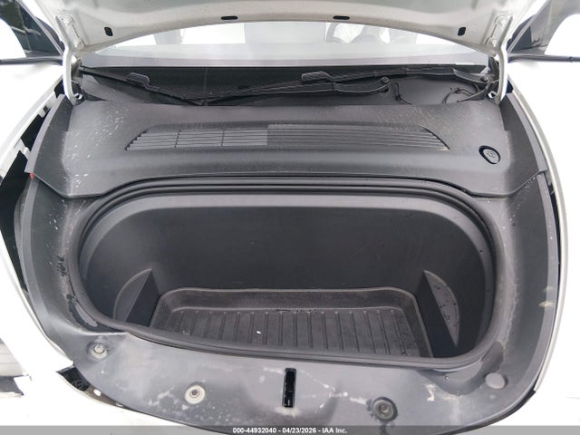 Продажа на аукционе авто 2020 Tesla Model Y Long Range Dual Motor All-wheel Drive, vin: 5YJYGDEEXLF039632, номер лота: 44932040