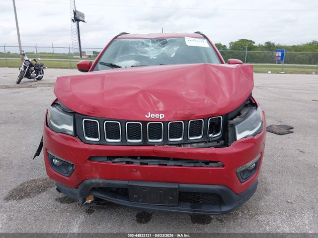 44932121 :رقم المزاد ، 3C4NJDBB6JT331775 vin ، 2018 Jeep Compass Latitude 4x4 مزاد بيع