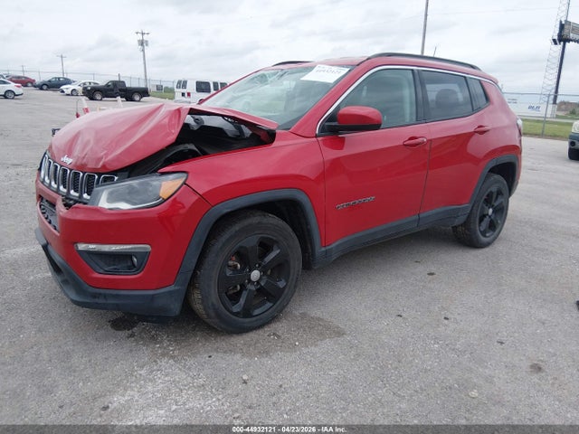 44932121 :رقم المزاد ، 3C4NJDBB6JT331775 vin ، 2018 Jeep Compass Latitude 4x4 مزاد بيع