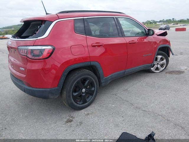 44932121 :رقم المزاد ، 3C4NJDBB6JT331775 vin ، 2018 Jeep Compass Latitude 4x4 مزاد بيع