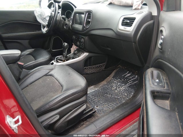 44932121 :رقم المزاد ، 3C4NJDBB6JT331775 vin ، 2018 Jeep Compass Latitude 4x4 مزاد بيع