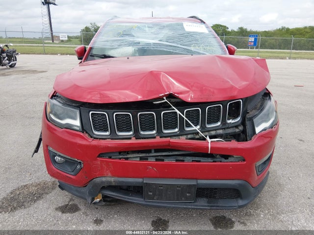 44932121 :رقم المزاد ، 3C4NJDBB6JT331775 vin ، 2018 Jeep Compass Latitude 4x4 مزاد بيع