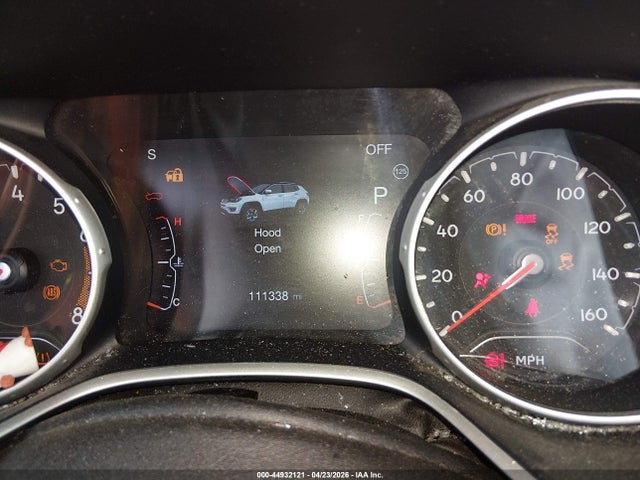 44932121 :رقم المزاد ، 3C4NJDBB6JT331775 vin ، 2018 Jeep Compass Latitude 4x4 مزاد بيع