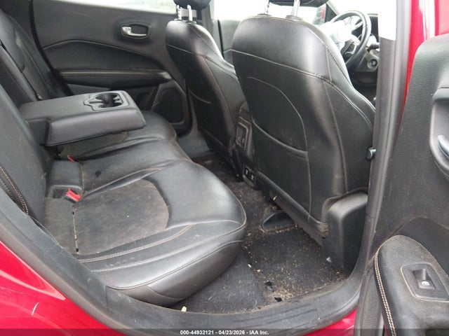 44932121 :رقم المزاد ، 3C4NJDBB6JT331775 vin ، 2018 Jeep Compass Latitude 4x4 مزاد بيع