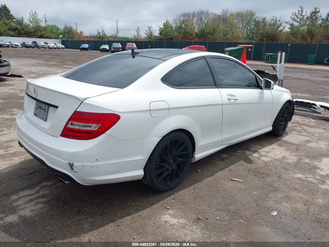 44932261 :رقم المزاد ، WDDGJ8JB9EG170100 vin ، 2014 Mercedes-benz C 350 Sport 4matic مزاد بيع